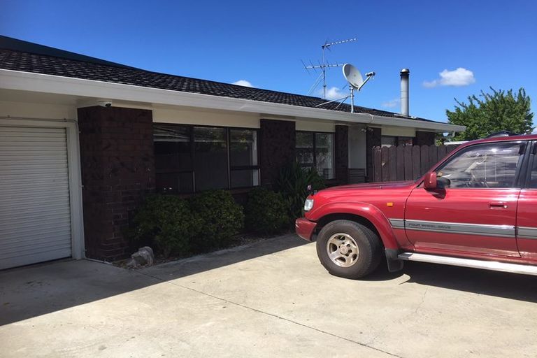 Photo of property in 1/6 Walter Strevens Drive, Conifer Grove, Takanini, 2112
