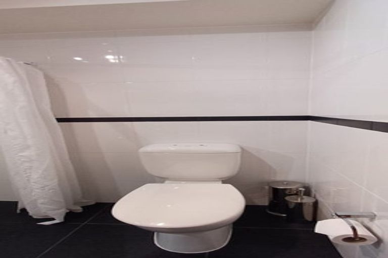 Photo of property in 1/15 Eske Place, Highland Park, Auckland, 2010