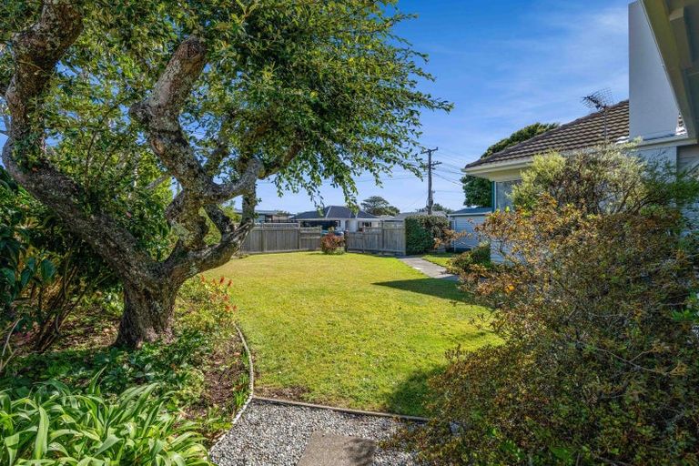 Photo of property in 125 Seaview Road, Westown, New Plymouth, 4310