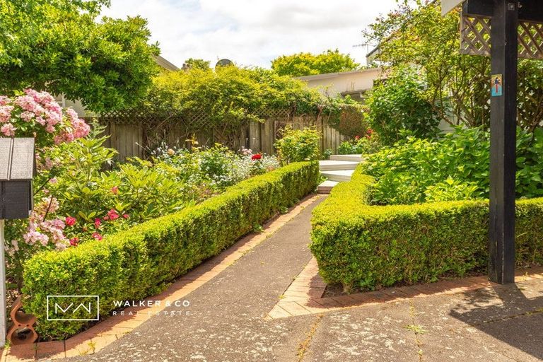 Photo of property in 1 Bathurst Street, Silverstream, Upper Hutt, 5019