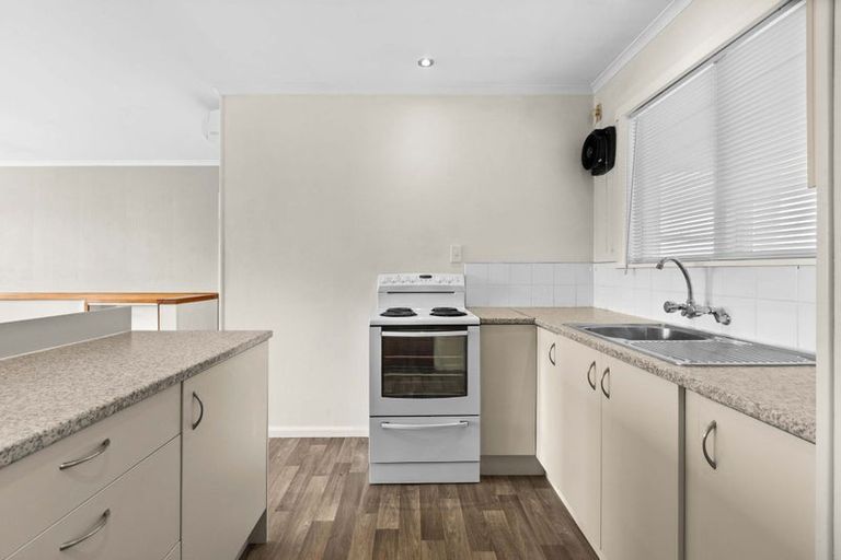 Photo of property in 16 Shearer Place, Pirimai, Napier, 4112