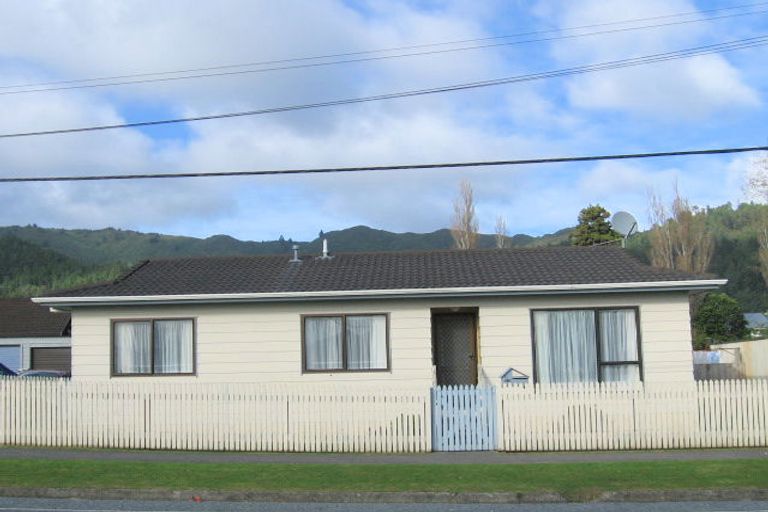 Photo of property in 1/410 George Street, Stokes Valley, Lower Hutt, 5019