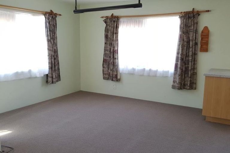 Photo of property in 20 Ocean View Road, Northcote, Auckland, 0627