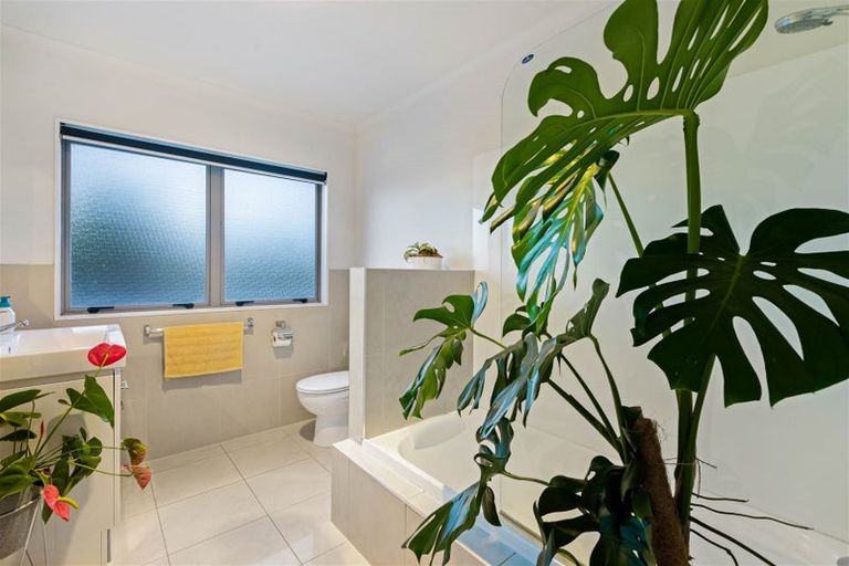 Photo of property in 1 Walton Street, Red Beach, 0932