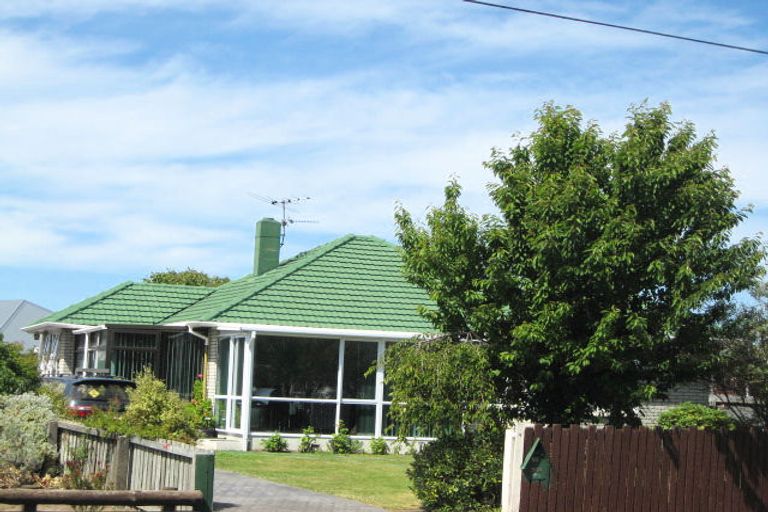 Photo of property in 50 Vancouver Crescent, Wainoni, Christchurch, 8061