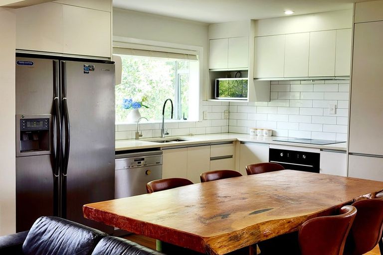 Photo of property in 4 Paton Avenue, Te Atatu South, Auckland, 0610