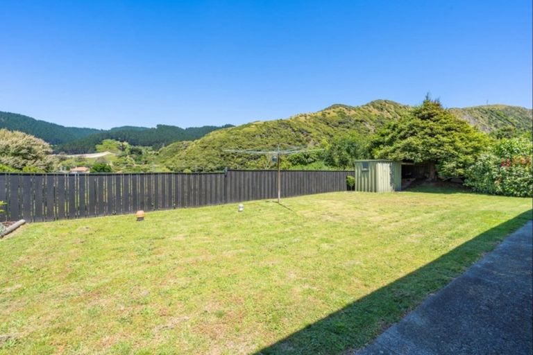 Photo of property in 104 Tilley Road, Paekakariki, 5034