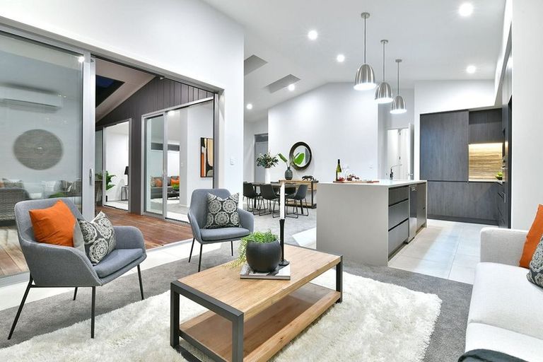 Photo of property in 17 Shakespear Road, Army Bay, Whangaparaoa, 0930