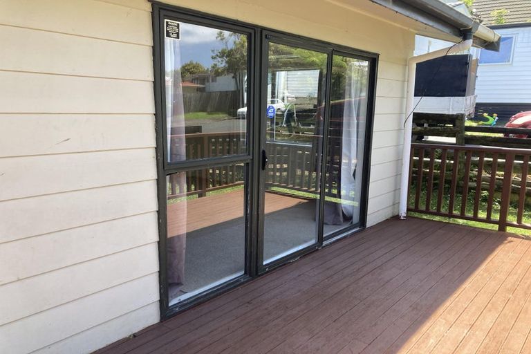 Photo of property in 102 Kemp Road, Massey, Auckland, 0614