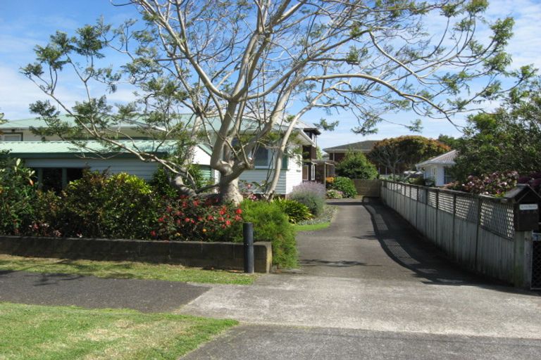 Photo of property in 25 Miro Road, Mangere Bridge, Auckland, 2022