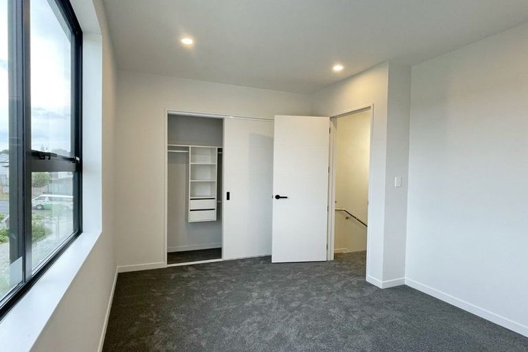 Photo of property in 3 Heketara Way, Massey, 0614