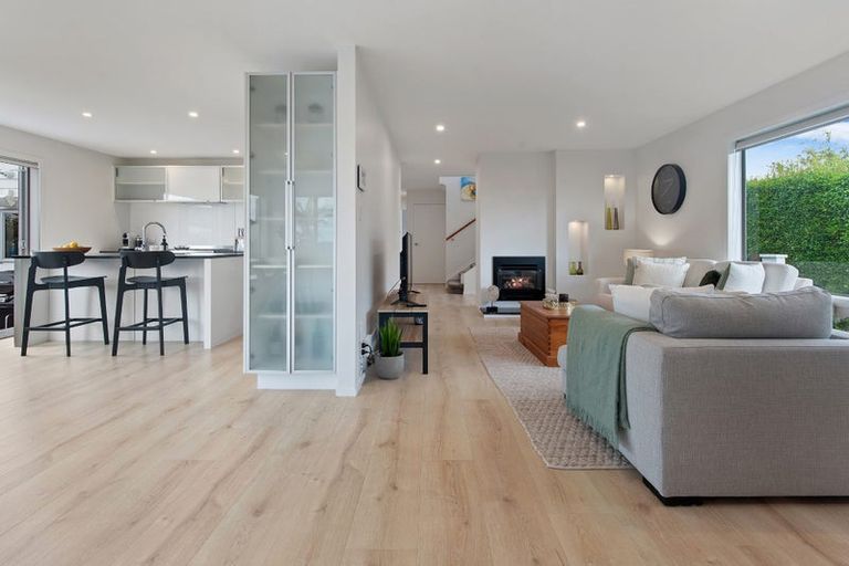 Photo of property in 18 Ridge Road, Waiake, Auckland, 0630