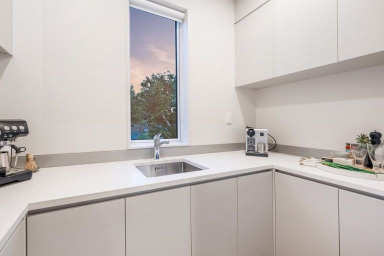 Photo of property in 10 Hedge Row, Sunnyhills, Auckland, 2010