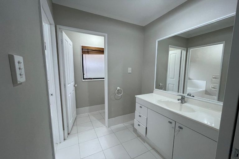 Photo of property in 4 Courtvale Place, Flat Bush, Auckland, 2019