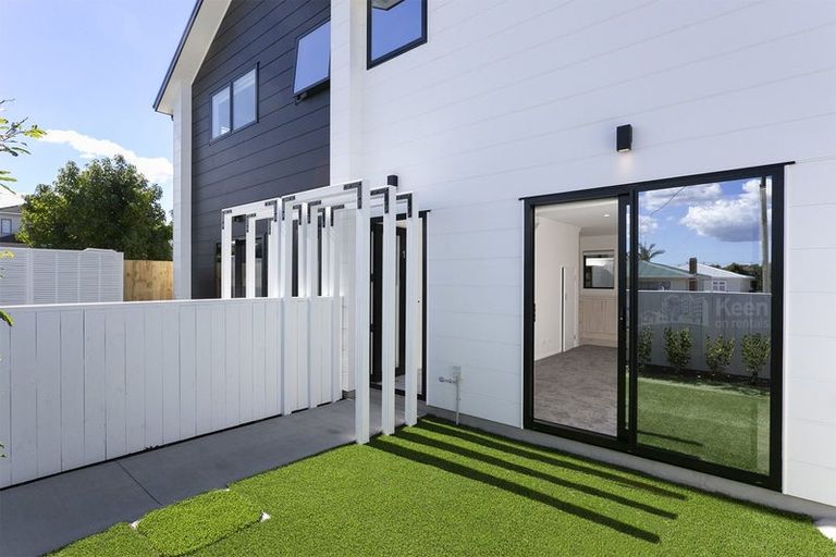 Photo of property in 1/21 Karamu Street, Te Atatu Peninsula, Auckland, 0610