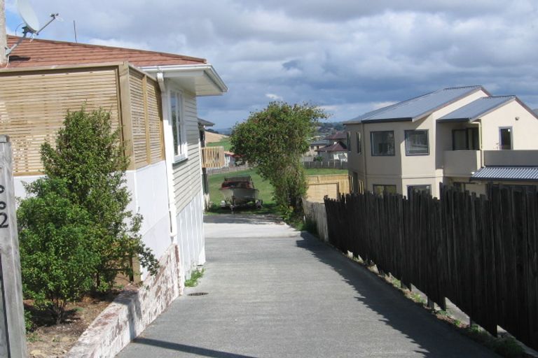 Photo of property in 1/662 East Coast Road, Pinehill, Auckland, 0630