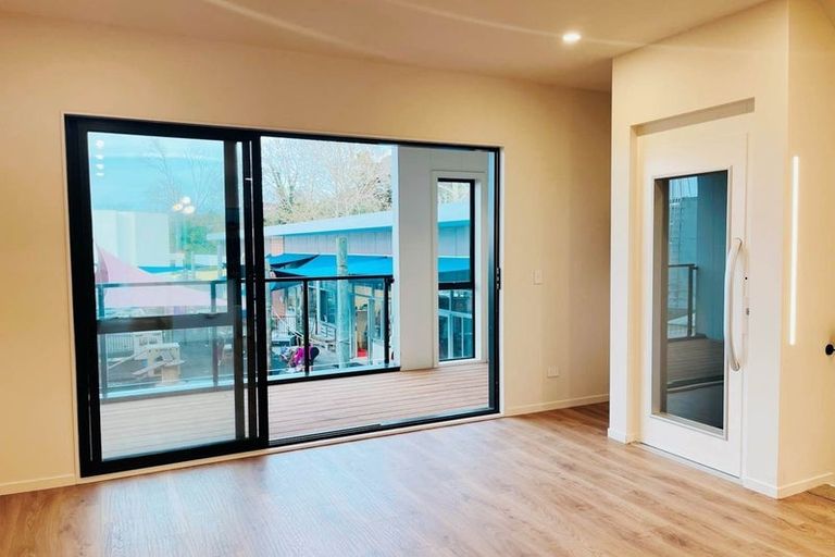 Photo of property in 18 Mina Way, Browns Bay, Auckland, 0630