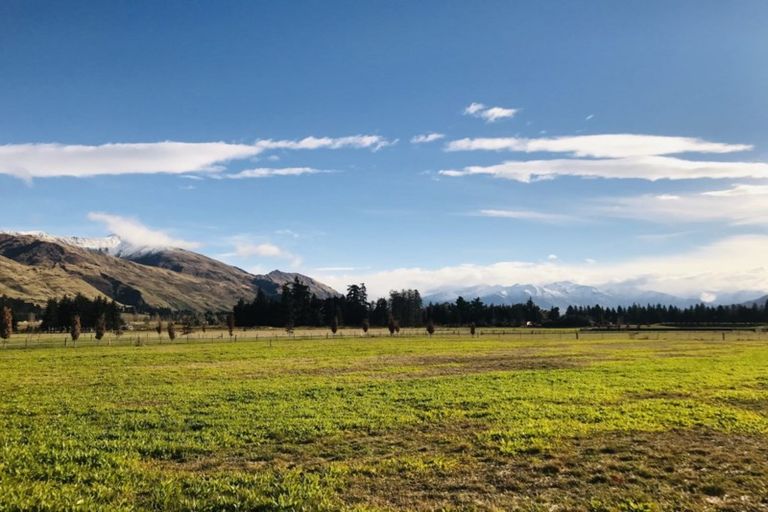 Photo of property in 10 Little Orchard Way, Wanaka, 9382