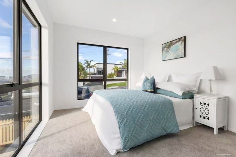 Photo of property in 142a Luckens Road, West Harbour, Auckland, 0618