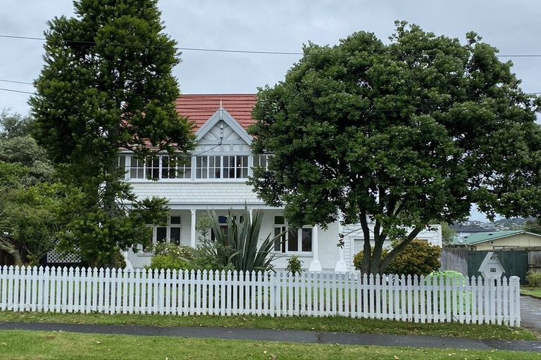 Photo of property in 27 Islington Avenue, New Lynn, Auckland, 0600
