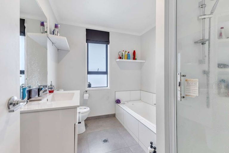 Photo of property in 27 Discovery Place, Marfell, New Plymouth, 4310