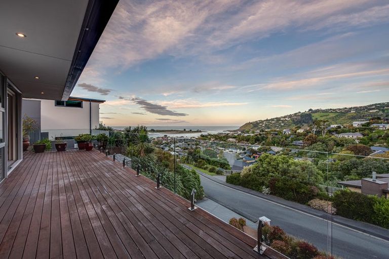 Photo of property in 6 Challenger Lane, Redcliffs, Christchurch, 8081