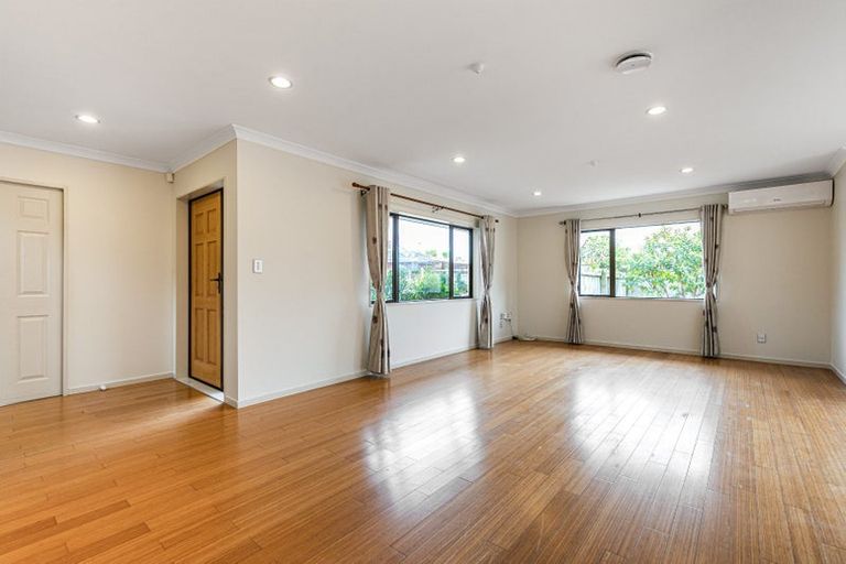 Photo of property in 114a Ti Rakau Drive, Pakuranga, Auckland, 2010