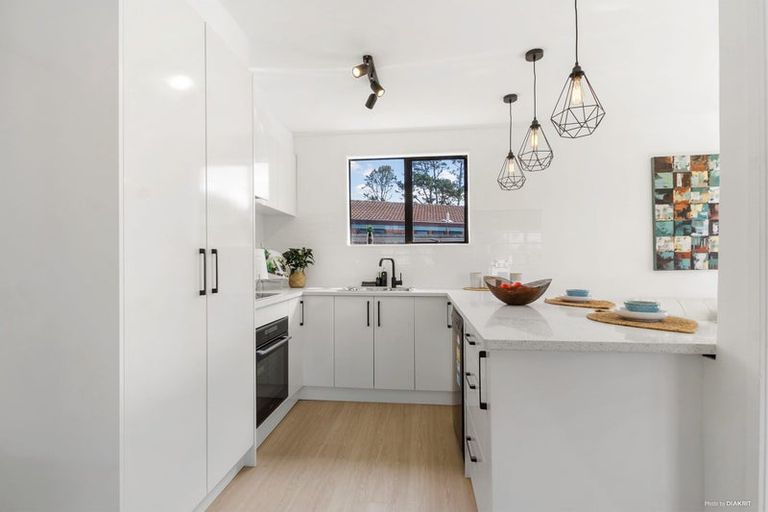 Photo of property in 3/27 Karepo Crescent, Ranui, Auckland, 0612