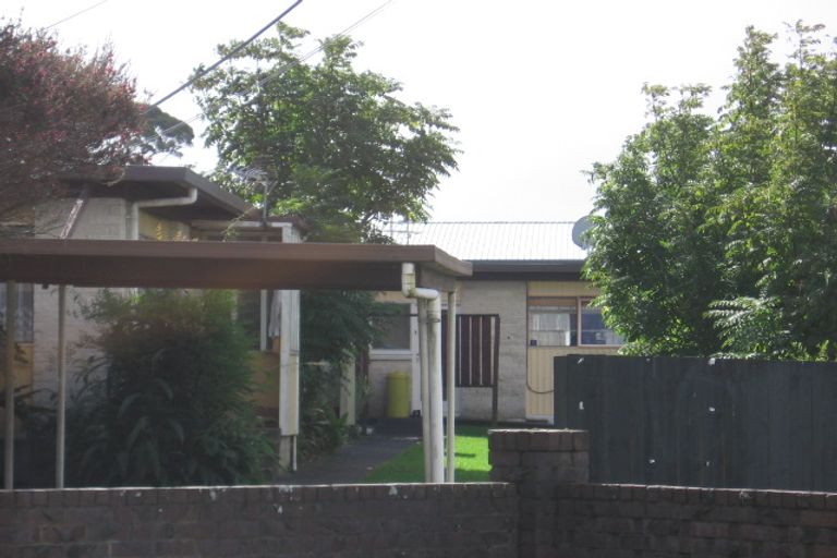 Photo of property in 1/14 Edwards Avenue, Henderson, Auckland, 0610