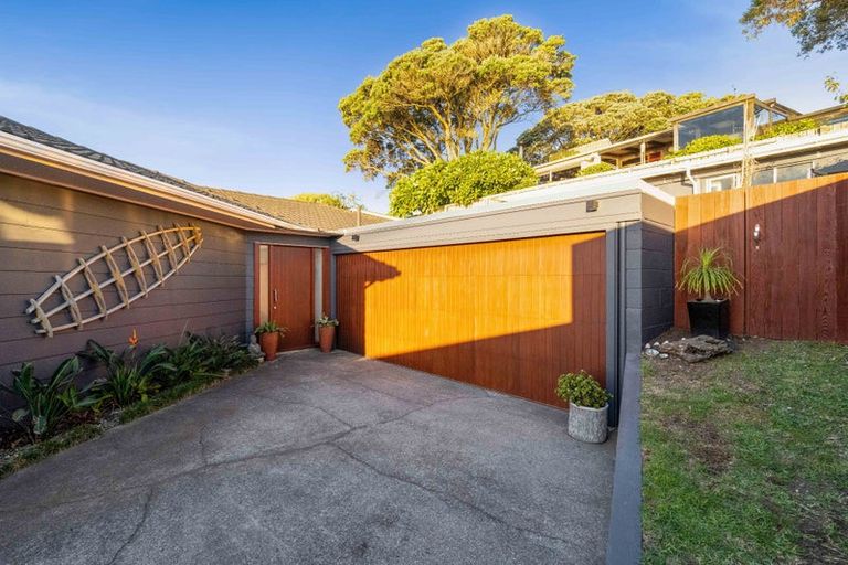 Photo of property in 94 Messenger Terrace, Oakura, 4314