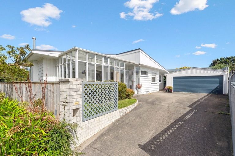 Photo of property in 6 Kaikomako Road, Waikanae, 5036