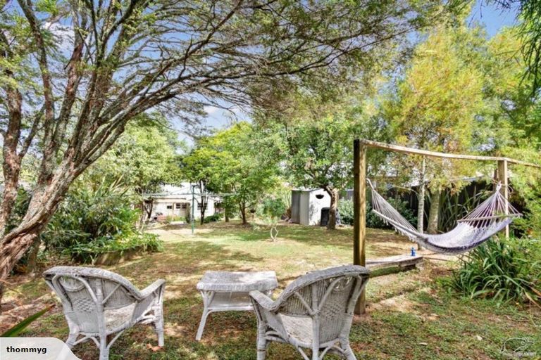 Photo of property in 79 Kaurilands Road, Titirangi, Auckland, 0604