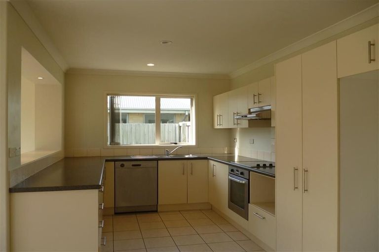 Photo of property in 20 Linkwater Way, Parklands, Christchurch, 8083