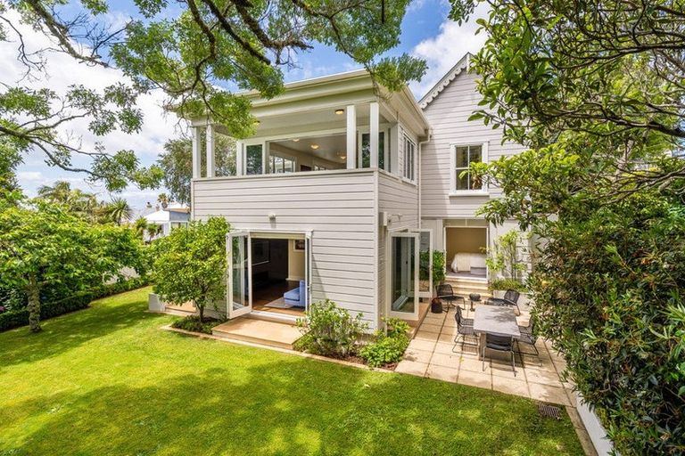 Photo of property in 73 Hinemoa Street, Birkenhead, Auckland, 0626
