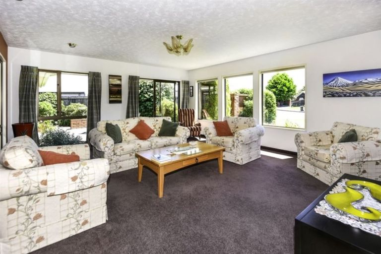 Photo of property in 98 Regency Crescent, Redwood, Christchurch, 8051