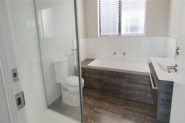 Photo of property in 5 Liquidambar Drive, Hobsonville, Auckland, 0616