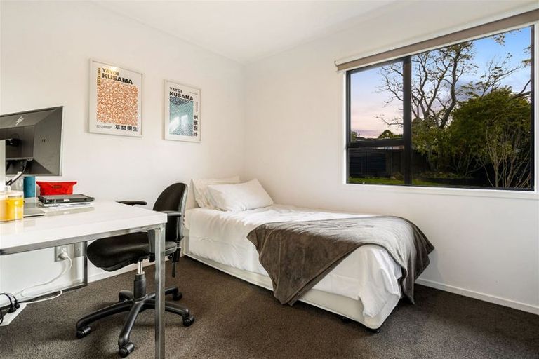 Photo of property in 5 Lowell Place, Massey, Auckland, 0614
