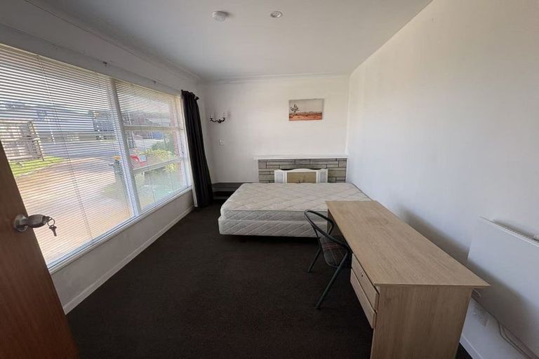 Photo of property in 92 Hillcrest Road, Hillcrest, Hamilton, 3216