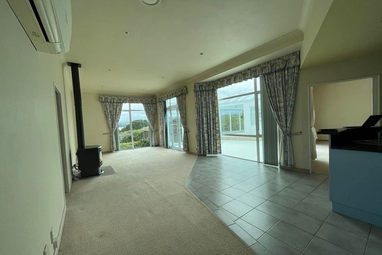 Photo of property in 39 Lanyon Place, Whitby, Porirua, 5024