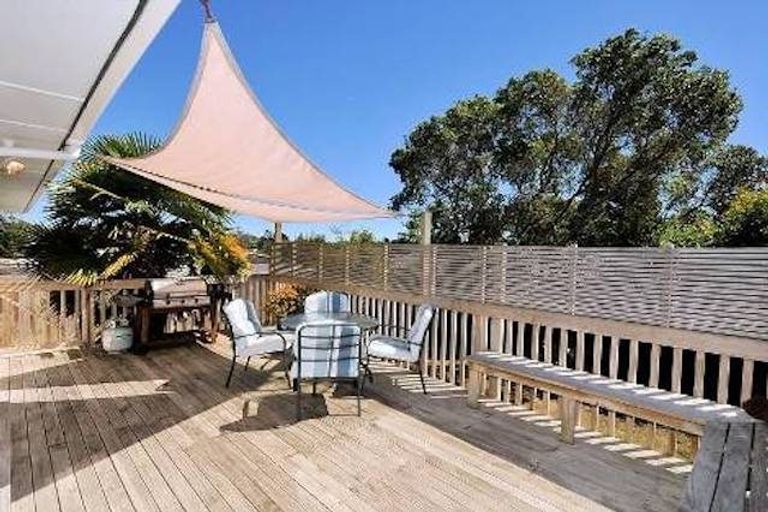 Photo of property in 70 Hellyers Street, Birkdale, Auckland, 0626