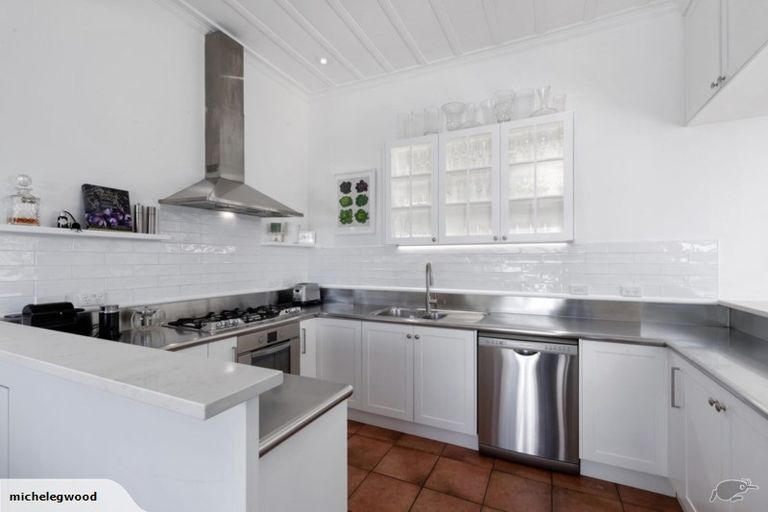 Photo of property in 1/86 Birkenhead Avenue, Birkenhead, Auckland, 0626