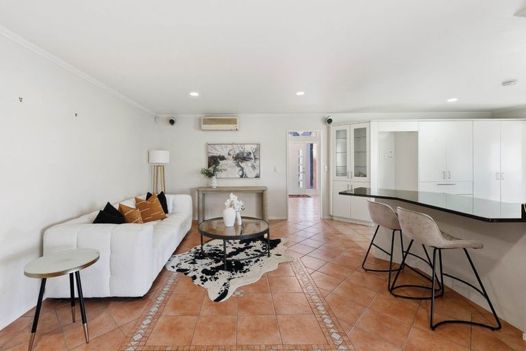 Photo of property in 33 Wiltshire Place, Somerville, Auckland, 2014
