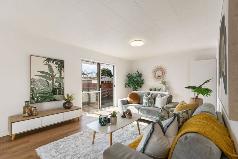 Photo of property in 40 Beach Road, Te Atatu Peninsula, Auckland, 0610