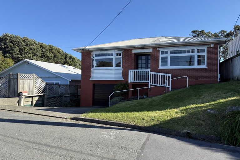 Photo of property in 150 The Ridgeway, Mornington, Wellington, 6021