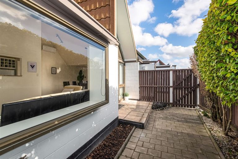Photo of property in 43n Waimairi Road, Upper Riccarton, Christchurch, 8041