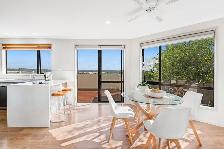 Photo of property in 35 Black Teal Close, Unsworth Heights, Auckland, 0632