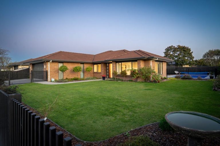 Photo of property in 28 Madison Street, Cambridge, 3434