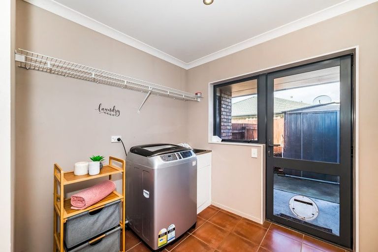 Photo of property in 32 Quadrant Heights, Paraparaumu, 5032