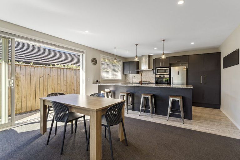 Photo of property in 5 Mahia Lane, Waikanae, 5036