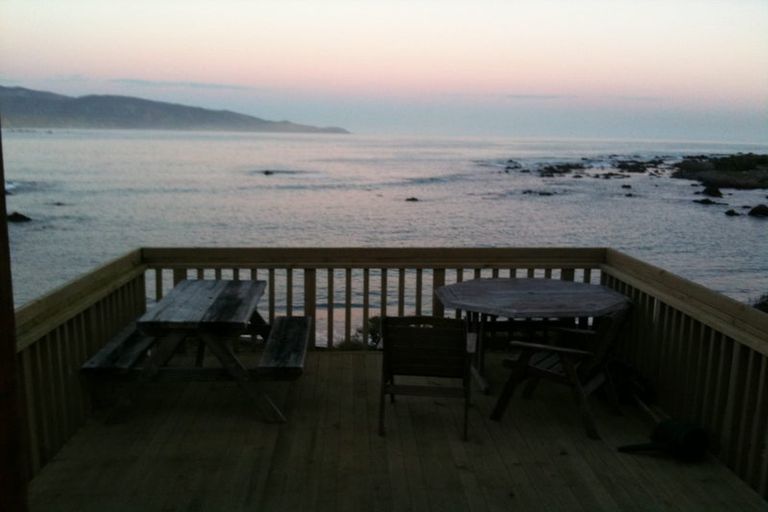 Photo of property in 404 Queens Drive, Lyall Bay, Wellington, 6022